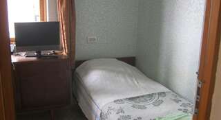 Гостиница Uchkuevka Севастополь Двухместный номер с 2 отдельными кроватями и общей ванной комнатой-2